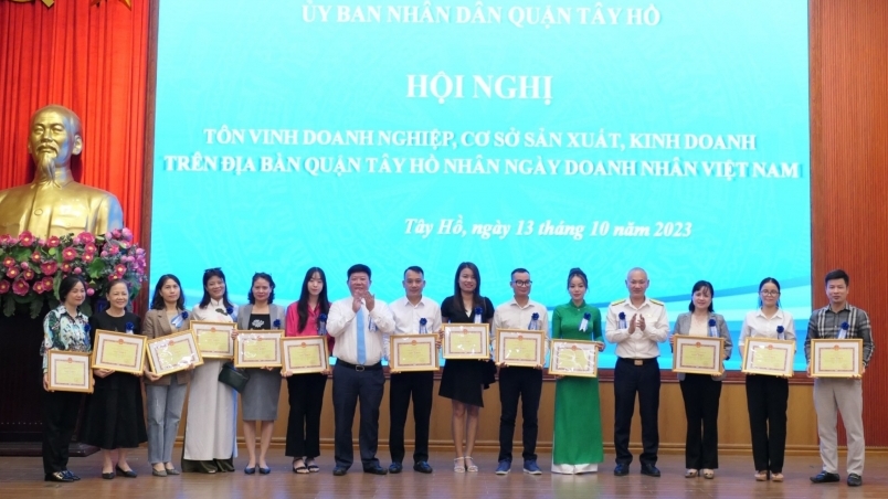 Quận Tây Hồ gặp mặt, tôn vinh các doanh nghiệp, cơ sở sản xuất