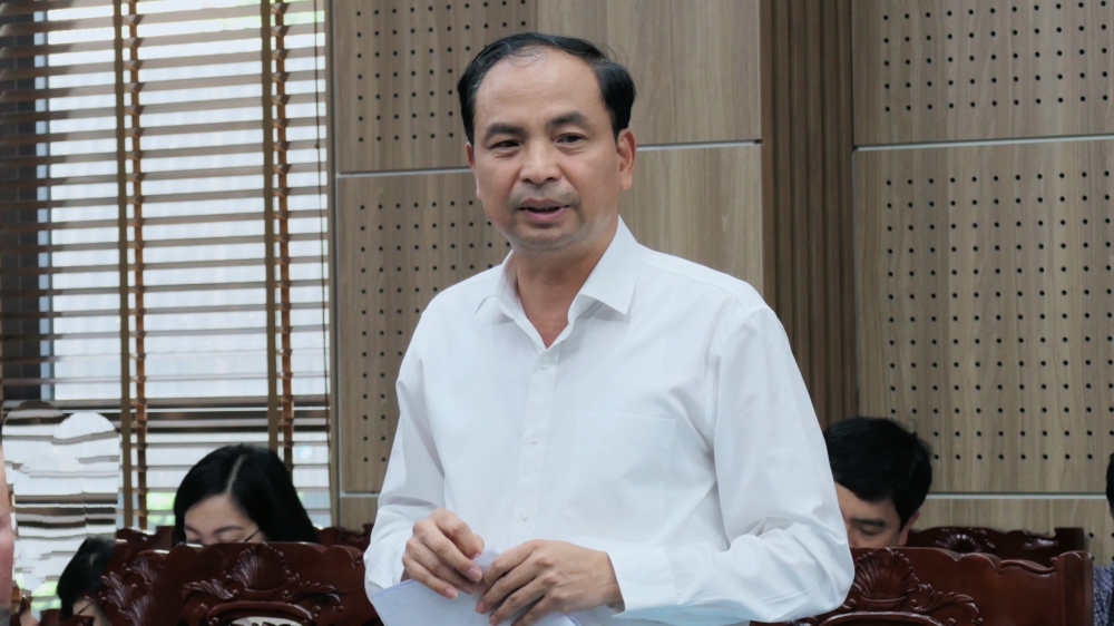 Đồng chí Nguyễn Đình Khuyến, Phó Bí thư, Chủ tịch UBND quận Tây Hồ báo cáo về vai trò của người đứng đầu chính quyền quận