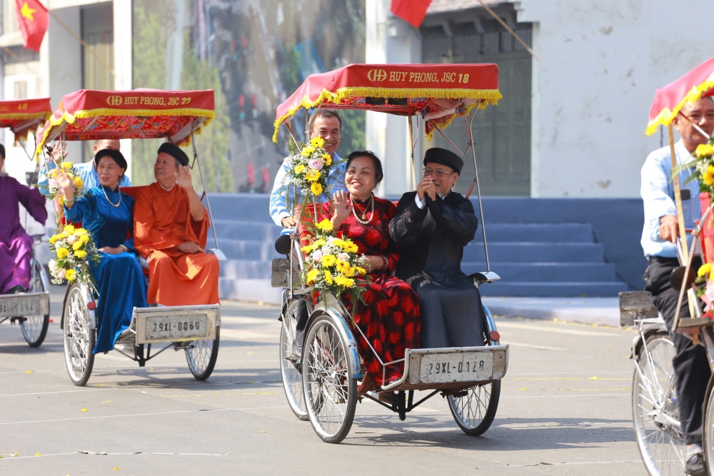 Người Hà Nội xưa dùng xích lô là phương tiện đưa đón dâu