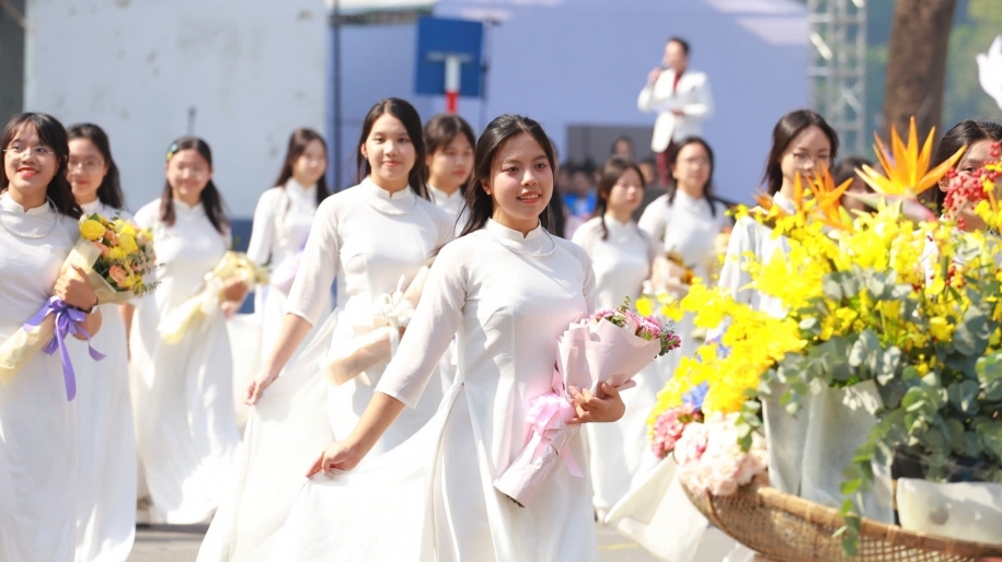 Áo dài nữ sinh Thủ đô: Vẻ đẹp văn hóa độc đáo của Hà Nội