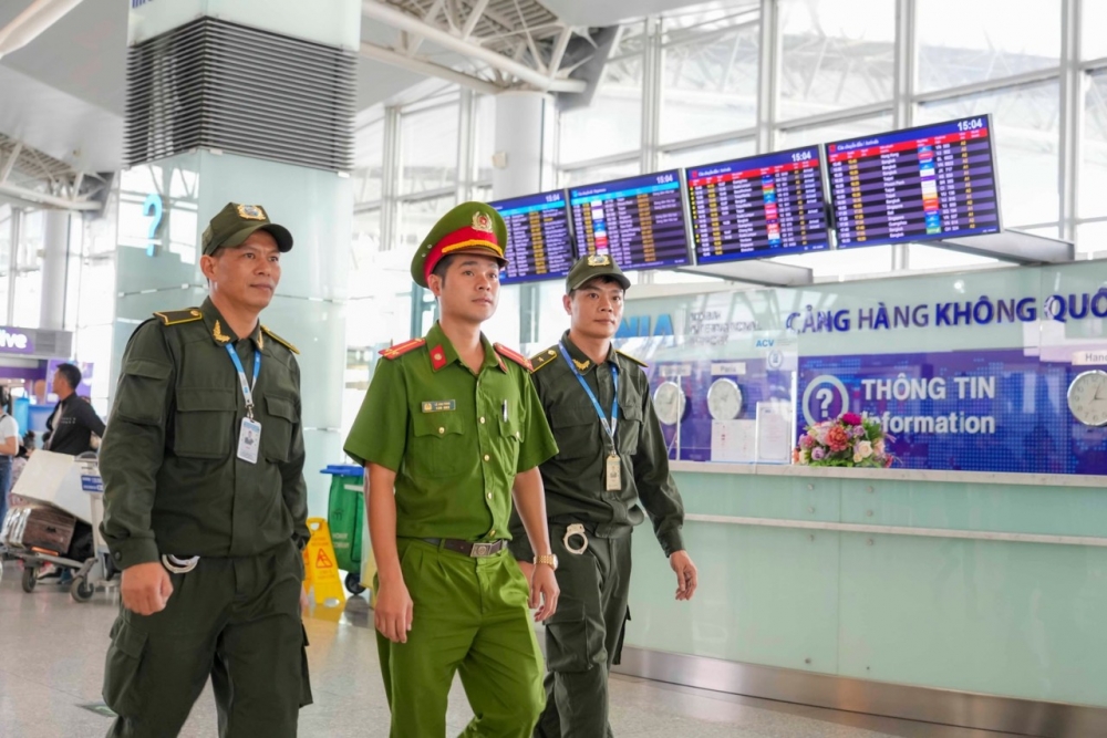 Anh Nguyễn Thành Tín - Nhân viên an ninh cơ ... phải trong một lần phối hợp đi tuần tra