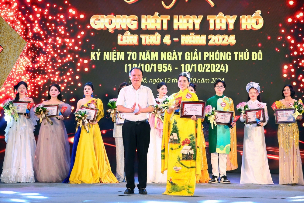 Tìm thấy "Giọng hát hay Tây Hồ" lần thứ IV năm 2024