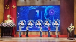 tay ho khoi day tinh than lam chu tri thuc va cong nghe