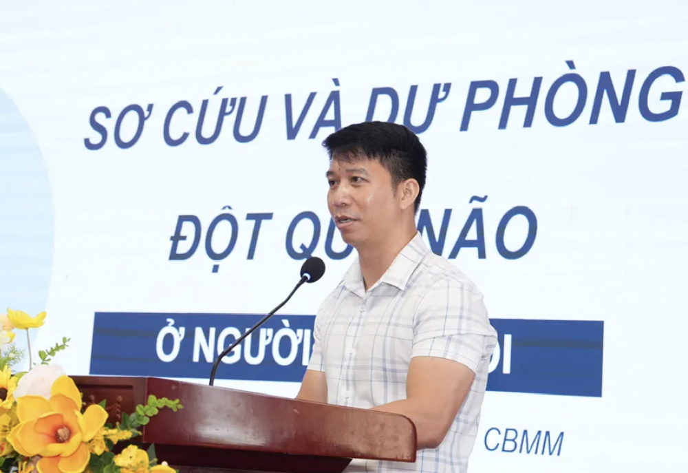 Bác sĩ Chuyên khoa II Nguyễn Duy Chinh - Bệnh viện Tim Hà Nội tư vấn sức khoẻ cho người cao tuổi.