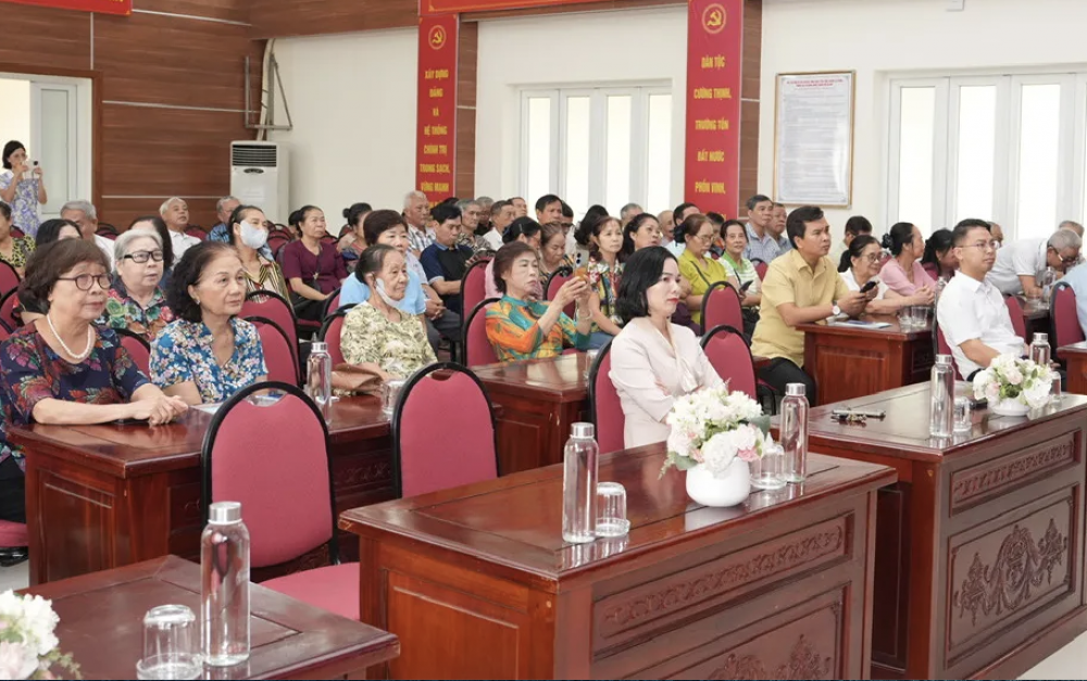 Các đại biểu dự hội nghị