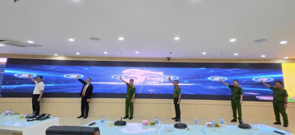 Hà Nội ra mắt Trung tâm Thông tin chỉ huy PCCC: Bước ngoặt ứng dụng công nghệ Hà Nội ra mắt Trung tâm Thông tin chỉ huy PCCC: Bước ngoặt ứng dụng công nghệ