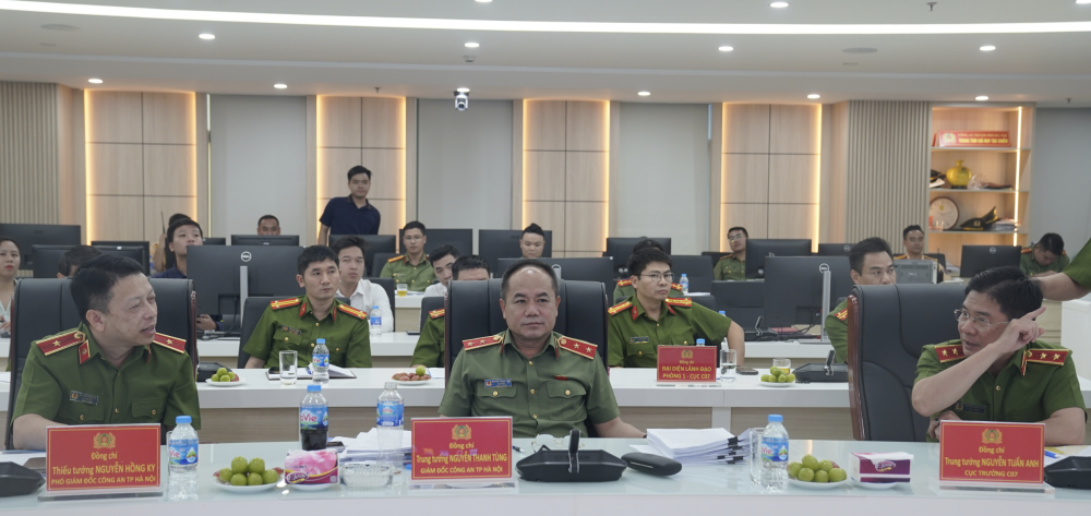 Hà Nội ra mắt Trung tâm Thông tin chỉ huy PCCC: Bước ngoặt ứng dụng công nghệ Hà Nội ra mắt Trung tâm Thông tin chỉ huy PCCC: Bước ngoặt ứng dụng công nghệ