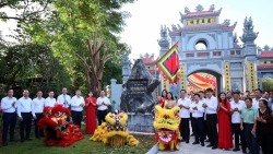 phuong dinh cong khanh thanh den dam sen sau tu bo ton tao