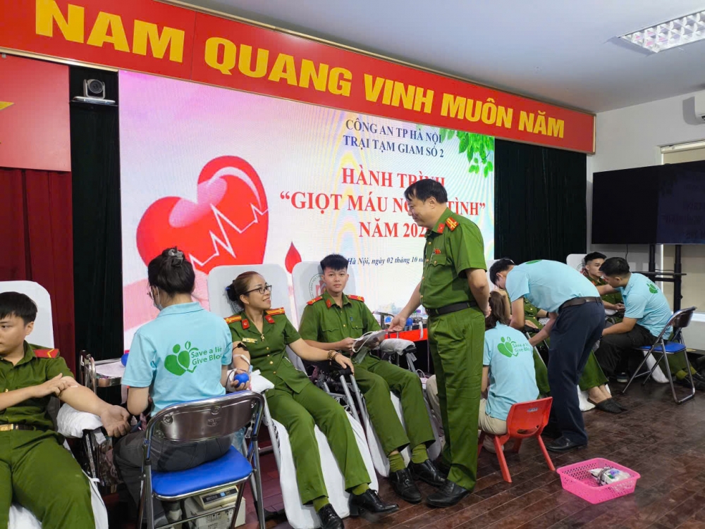 Công an Hà Nội lan tỏa hành trình “Giọt máu nghĩa tình” 2025 Công an Hà Nội lan tỏa hành trình “Giọt máu nghĩa tình” 2025