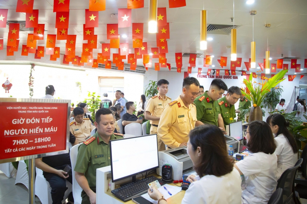 Công an Hà Nội lan tỏa hành trình “Giọt máu nghĩa tình” 2025 Công an Hà Nội lan tỏa hành trình “Giọt máu nghĩa tình” 2025