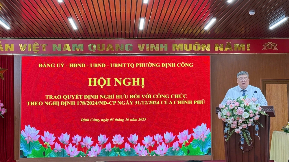 Phường Định Công trao quyết định nghỉ hưu theo Nghị định 178 Phường Định Công trao quyết định nghỉ hưu theo Nghị định 178