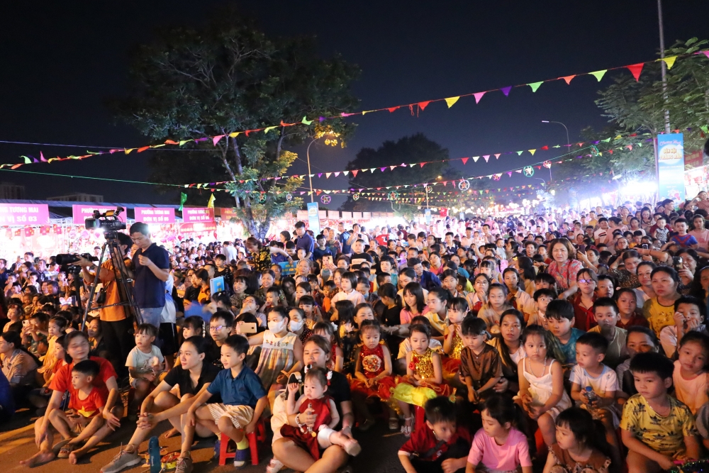 Hàng nghìn thiếu nhi Tương Mai tham dự chương trình