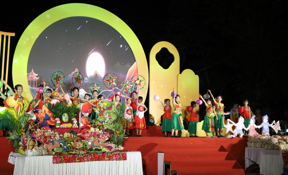 Tiết mục văn nghệ trong chương trình