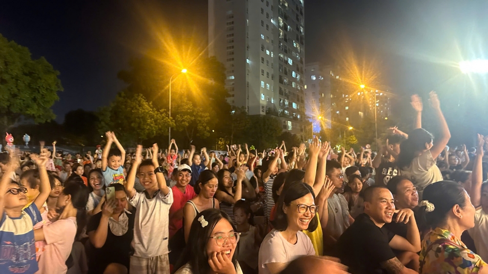 Đêm Trăng rằm gắn kết yêu thương ở Cầu Giấy