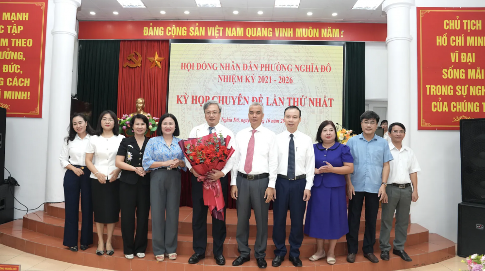 Ông Đỗ Việt Hưng được bầu giữ chức Chủ tịch UBND phường Nghĩa Đô Ông Đỗ Việt Hưng được bầu giữ chức Chủ tịch UBND phường Nghĩa Đô