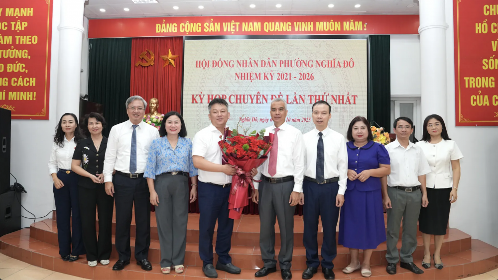 Ông Đỗ Việt Hưng được bầu giữ chức Chủ tịch UBND phường Nghĩa Đô Ông Đỗ Việt Hưng được bầu giữ chức Chủ tịch UBND phường Nghĩa Đô