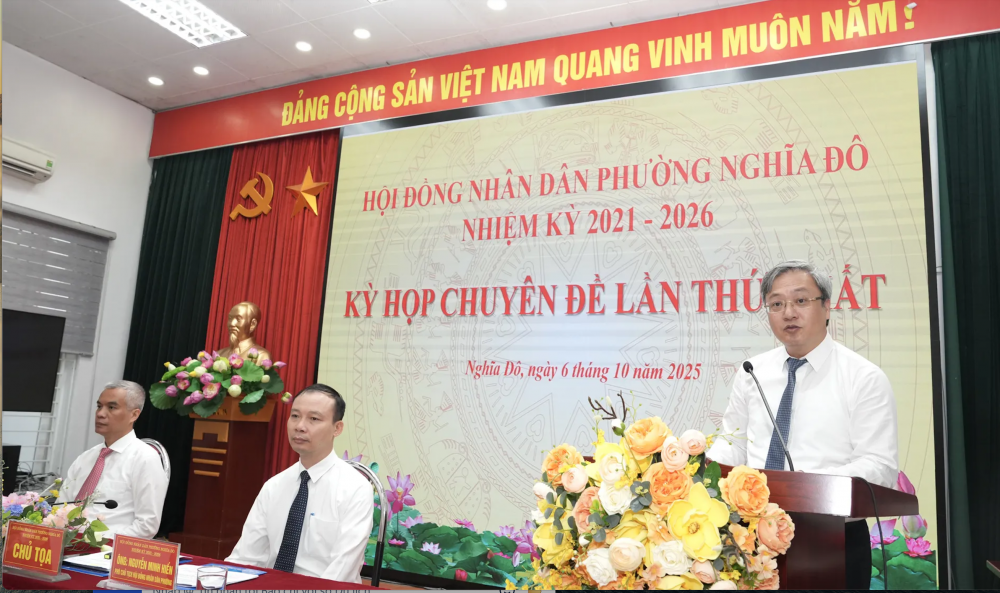 Ông Đỗ Việt Hưng được bầu giữ chức Chủ tịch UBND phường Nghĩa Đô Ông Đỗ Việt Hưng được bầu giữ chức Chủ tịch UBND phường Nghĩa Đô