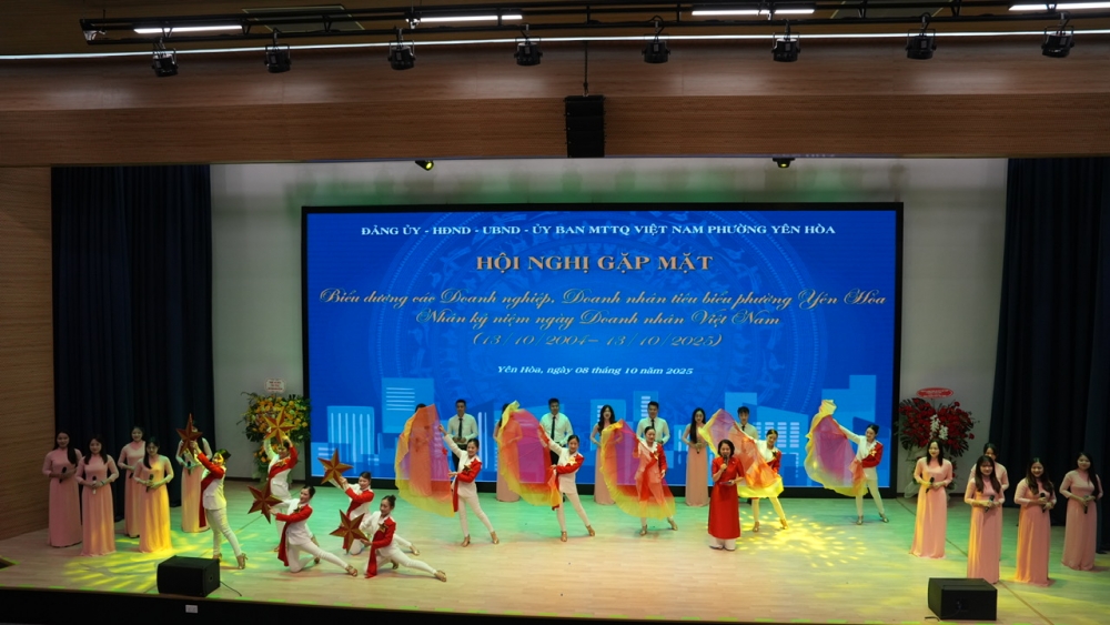 Hội nghị diễn ra trong không khí trang trọng, đầm ấm