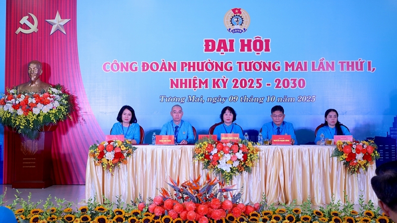 Đoàn Chủ tịch đại hội