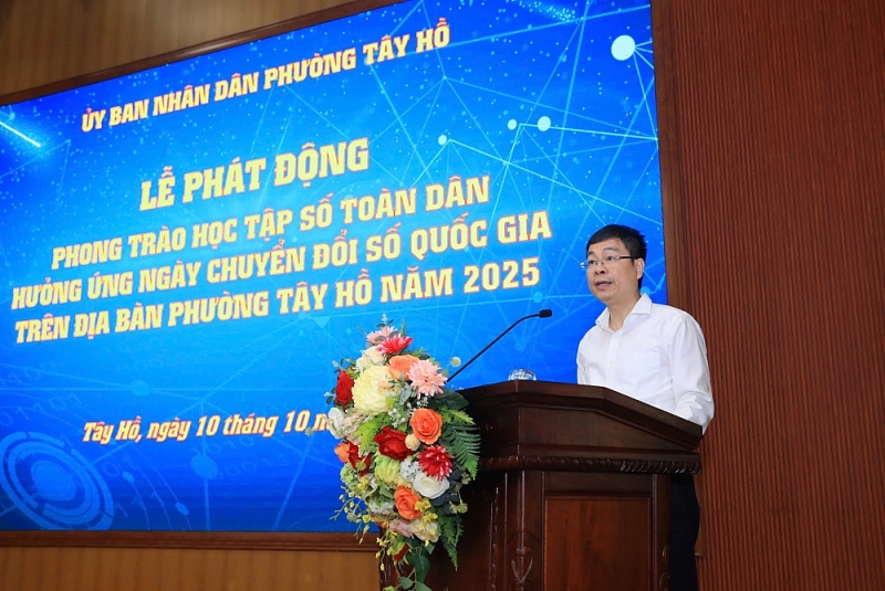 Ông Cường Phó Chủ tịch UBND phường Tây Hồ phát động phong trào