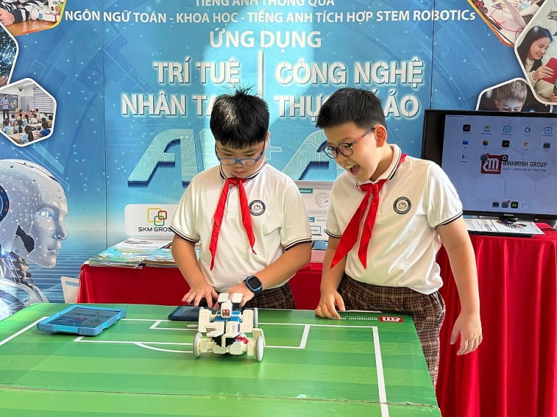 Học sinh Tây Hồ hào hứng với công nghệ số