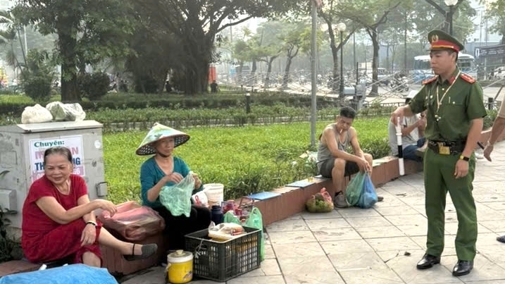 Công an phường Tương Mai giữ gìn diện mạo đô thị mới