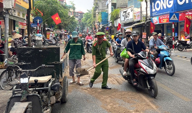 Công an phường Tương Mai giữ gìn diện mạo đô thị mới