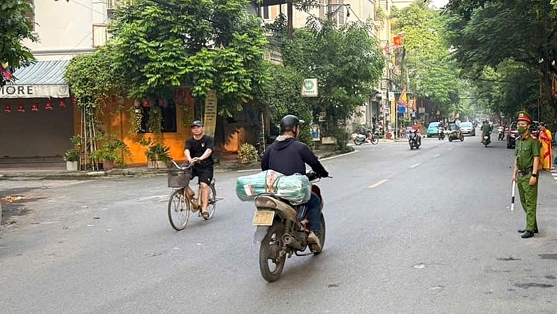 Công an phường Tương Mai giữ gìn diện mạo đô thị mới