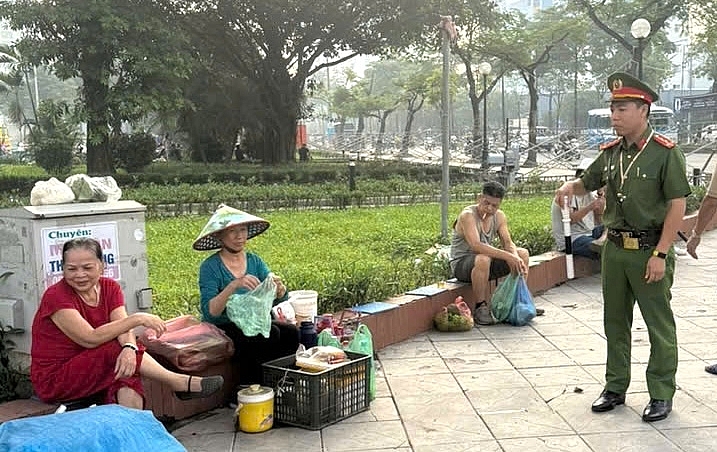 Công an phường Tương Mai giữ gìn diện mạo đô thị mới