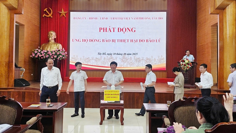 Các đại biểu trực tiếp ủng hộ tại lễ phát động