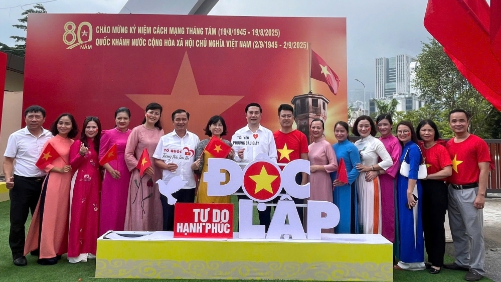 Phường Cầu Giấy trong nhịp bước mùa Thu