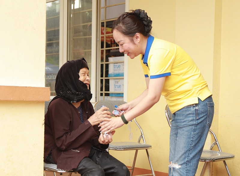 PNJ khởi động “Siêu thị mini 0 đồng” - Hỗ trợ khẩn cấp người dân hậu bão lũ