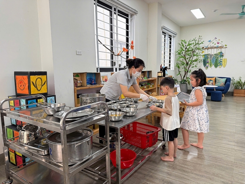 Bữa ăn bán trú an toàn từ nguồn đến bàn ở Tây Hồ