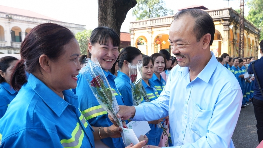 Hoa về trên phố - Hành trình tri ân và lan tỏa yêu thương