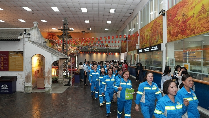 Hoa về trên phố – Hành trình tri ân và lan tỏa yêu thương Hoa về trên phố – Hành trình tri ân và lan tỏa yêu thương