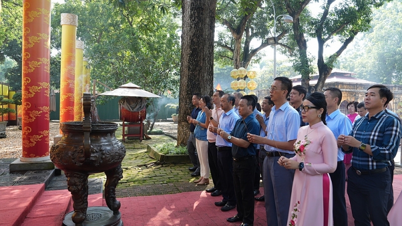 Hoa về trên phố – Hành trình tri ân và lan tỏa yêu thương Hoa về trên phố – Hành trình tri ân và lan tỏa yêu thương