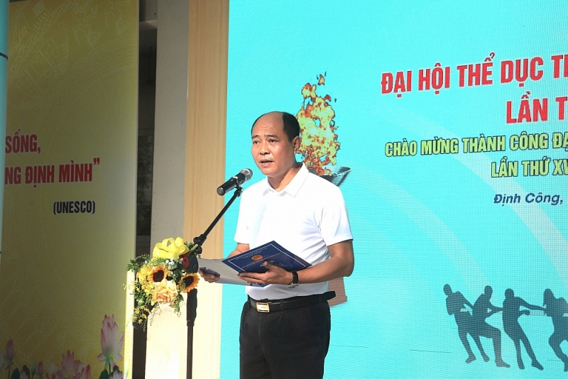 Đồng chí Nguyễn Tuấn Anh, Phó Bí thư Đảng uỷ, Chủ tịch UBND phường Định Công phát biểu