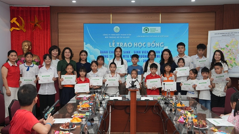 Học bổng Pro - Urenco: Tiếp sức ước mơ xanh Học bổng Pro - Urenco: Tiếp sức ước mơ xanh