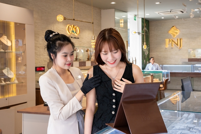 Mảng bán lẻ duy trì mức tăng trưởng ổn định Mảng bán lẻ duy trì mức tăng trưởng ổn định