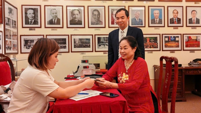 Tây Hồ chung tay quyên góp hơn 2,3 tỷ đồng hỗ trợ miền Trung ruột thịt