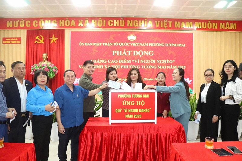 Các đại biểu ủng hộ trực tiếp tại buổi lễ