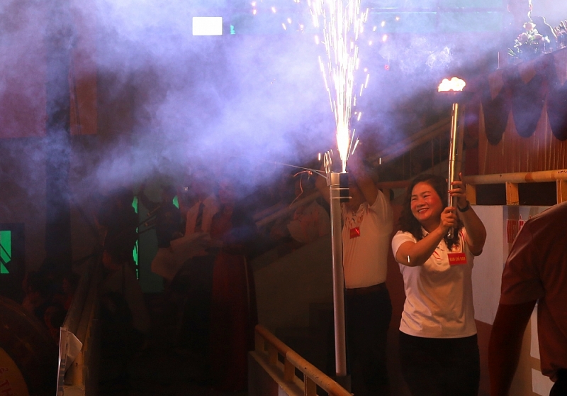 Tương Mai bừng sáng ngọn lửa thể thao 2025