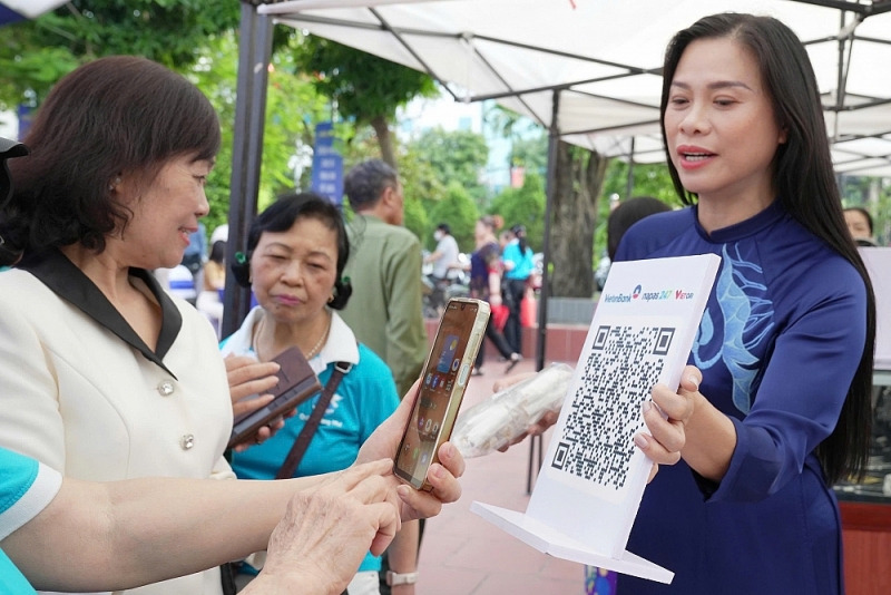 Định Công ra mắt mô hình “Tuyến phố 4.0 - Thanh toán không dùng tiền mặt” và “Chợ số”