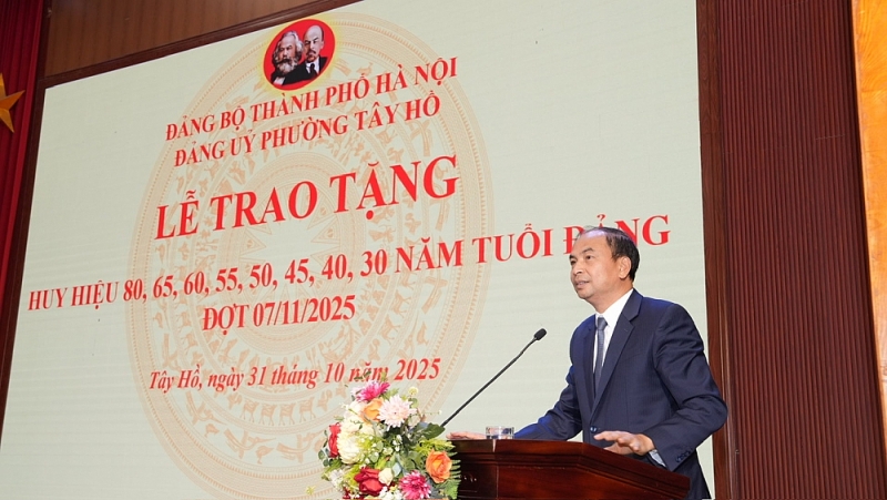 đồng chí Nguyễn Đình Khuyến, Thành ủy viên, Bí thư Đảng ủy, Chủ tịch HĐND phường Tây Hồ 