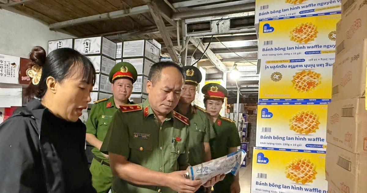 Giám đốc Công an TP. Hà Nội kiểm tra thực tế, tháo gỡ “điểm nghẽn” cho thủ phủ bánh kẹo La Phù