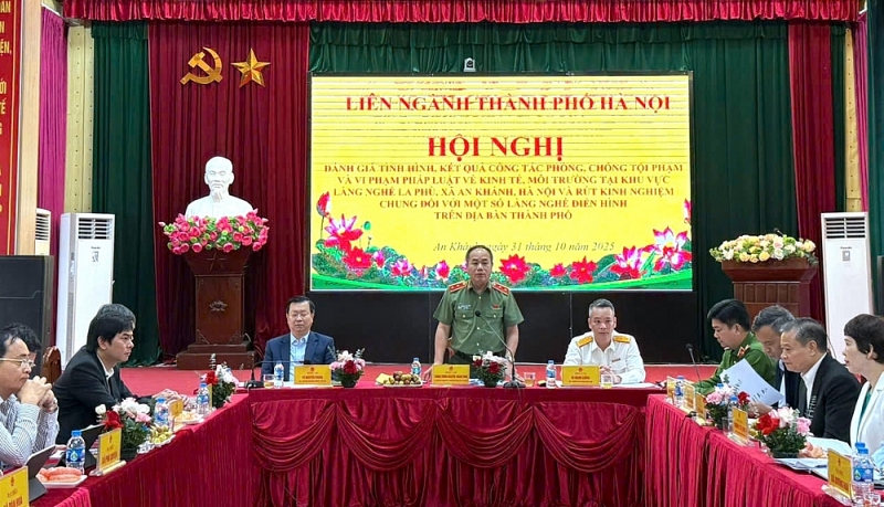 Giám đốc Công an TP. Hà Nội kiểm tra thực tế, tháo gỡ “điểm nghẽn” cho thủ phủ bánh kẹo La Phù