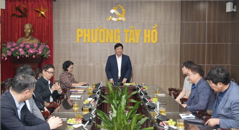 Ông Nguyễn Thanh Tịnh - Chủ tịch UBND phường Tây Hồ phát biểu tại buổi gặp mặt. Ông Nguyễn Thanh Tịnh - Chủ tịch UBND phường Tây Hồ phát biểu tại buổi gặp mặt.