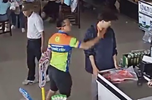 Thượng úy công an tát nhân viên bán hàng bị "cho xuất ngũ"