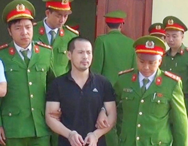 Con trai hạ sát bố đẻ vì không xin được tiền mua ô tô