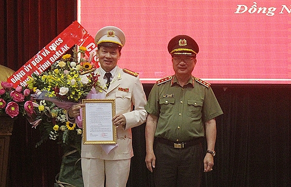 dieu dong bo nhiem nhan su quan doi cong an